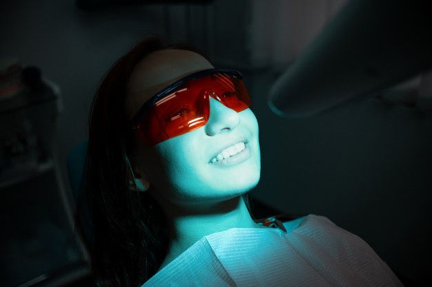Tẩy trắng răng Laser tại phòng khám