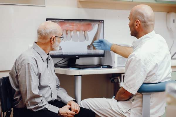 Những bệnh răng miệng thường gặp ở người cao tuổ