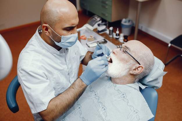 Chăm sóc sức khỏe răng miệng ở người cao tuổi 