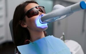 Những lưu ý khi tẩy trắng răng bằng laser